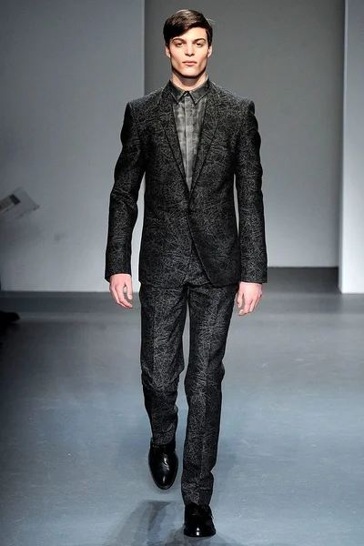 Look 10